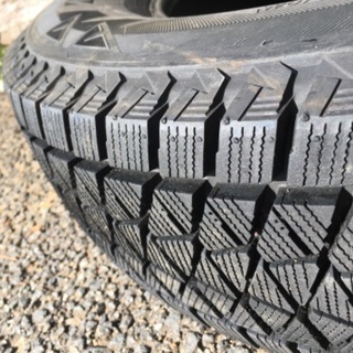 ほぼ新品　スタッドレスタイヤ タイヤのみ 4本組 ブリヂストン BLIZZAK DM-V2 ほぼ新品 スタッドレスタイヤ タイヤのみ 4本組 ブリヂストン BLIZZAK