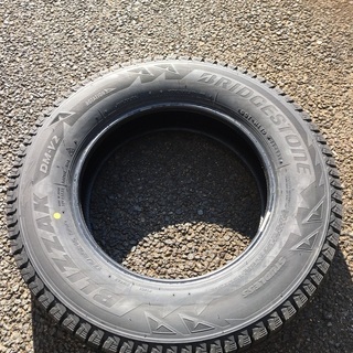 ほぼ新品 スタッドレスタイヤ タイヤのみ 4本組 ブリヂストン BLIZZAK