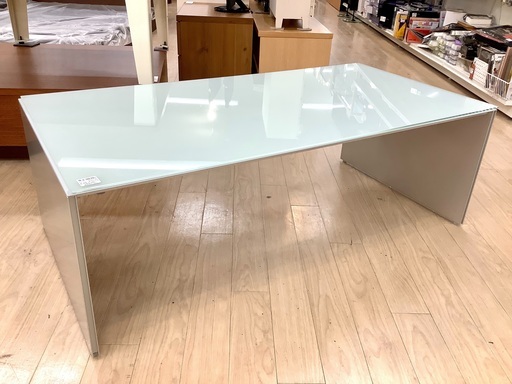 CASSINA IXC(カッシーナ・イクスシー)のガラス天板センターテーブルを