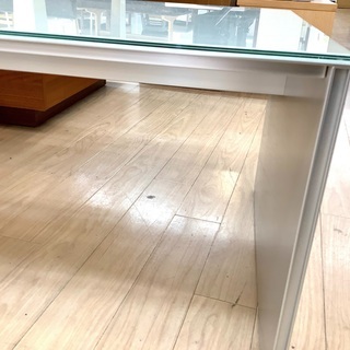 CASSINA IXC(カッシーナ・イクスシー)のガラス天板センターテーブルを
