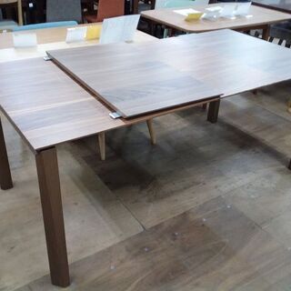 【店舗同時販売中】　ドミタリア　ユニバース　伸長式ダイニングテーブル　イタリア製　【店頭ご来店購入限定】