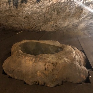貸切。神秘的洞窟でリラックスヨガ(浄化＆ヒーリング) − 沖縄県