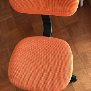 新しい椅子　(サイズを写真から確認)