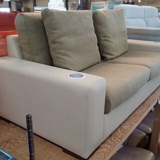 【店舗同時販売中】　匠大塚／関家具　　ＲＥＬＡＸ　２人掛けソファー　布地＆合皮　両肘にドリンクホルダーあり　【店頭ご来店購入限定】