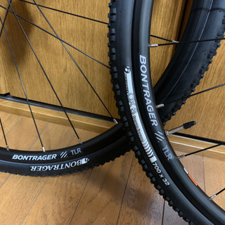 シクロクロス用のボントレガー タイヤ、ホイール セットです。