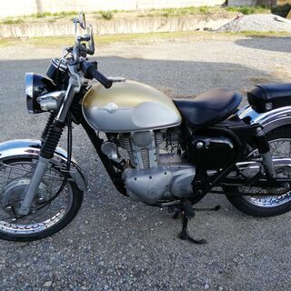 カワサキのエストレヤ250cc  レトロな雰囲気なバイクです。