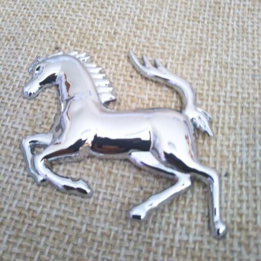 フェラーリ暴れ馬ホースメタルエンブレムステッカー けいた 飯山満の外装 車外用品の中古あげます 譲ります ジモティーで不用品の処分