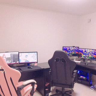 業務用デスク1点、L字デスク1点、ゲーミングチェア2点