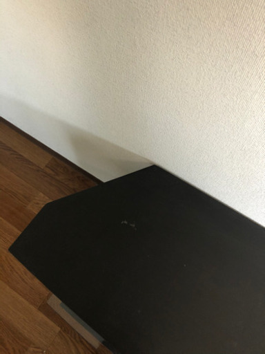 部屋の隅にもスッキリ置けるテレビ台