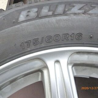 ラクティス　冬タイヤ（スタッドレスタイヤ）DBA-NCP120