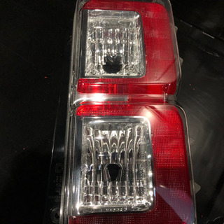 ダイハツ 純正 ウェイク 《 LA700S 》 右テールランプ 81550