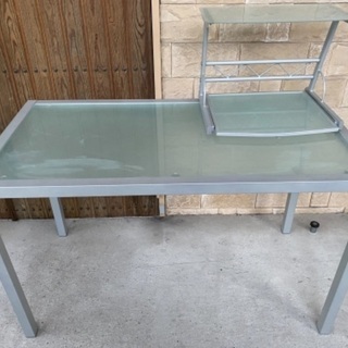 ガラス板板　スチールテーブル（椅子なし）