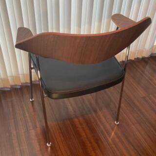 アクタス　ダイニングチェア　675CHAIR ウォールナット　レザー 成形合板によるアームチェアの先駆け - ピックアップアイテム