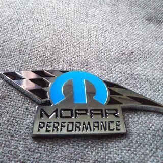 MOPAR　PERFORMANCE　モパー　メタル　エンブレム