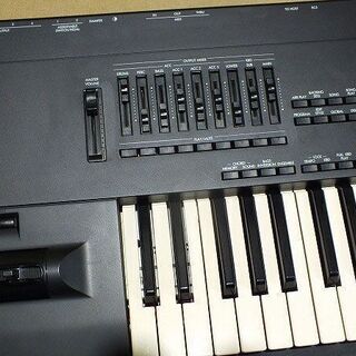 【苫小牧バナナ】KORG/コルグ オーディオ キーボード シンセサイザー 61鍵盤 i30 中古 動作確認済み♪ 苫小牧バナナ】KORG/コルグ オーディオ キーボード シンセサイザー 61