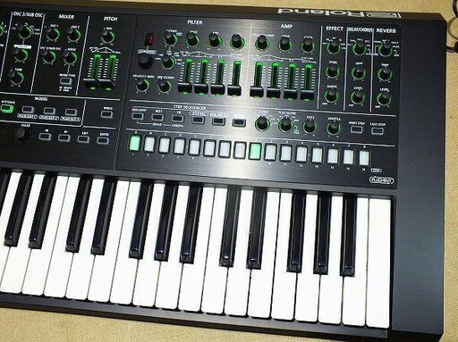 苫小牧バナナ】Roland/ローランド シンセサイザー/PLUG-OUT  