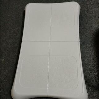 【1月末まで出品】wii（スタンド付） と wii fit、 w...