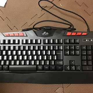 光るキーボードと光るマウス