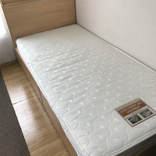 ニトリ　コンセント＋マットレス付きシングルベッド