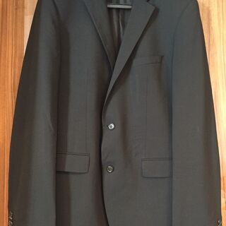 HUGO Boss のスーツをお譲りします。