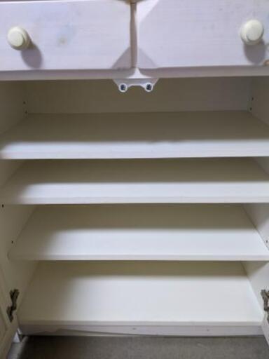 収納棚、食器棚