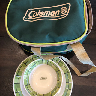 コールマン食器セットとバッグ