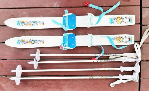 値下げしました】子供用のプラスチックスキー 70cm / ストック 2セット