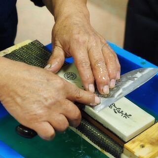 【少人数2月21日開催】堺の伝統工芸士に学ぶ包丁研ぎ体験