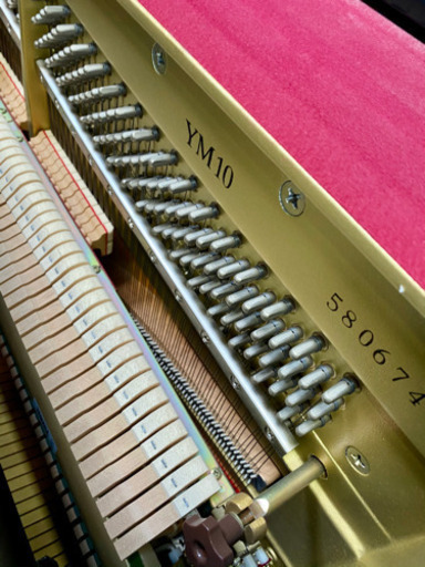 ヤマハのスタンダードアップライトピアノYM10