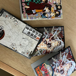 美品  鬼滅の刃全巻(22巻未開封バッチ付き)