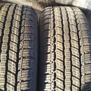 プリウス　スタッドレスタイヤ4本のうち新品二本