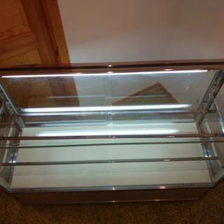 値下げ　ショーケース(鍵、照明付き)