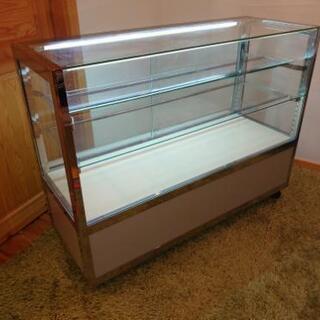 値下げ　ショーケース(鍵、照明付き)