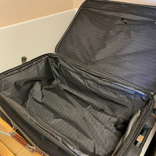大きなキャリーバッグ　スーツケース