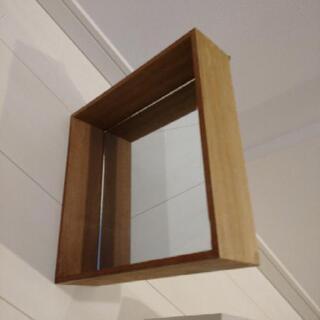 壁掛けできる木製鏡