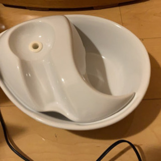 【ネット決済】ペット用自動給水器 セラミックファウンテン ホワイト
