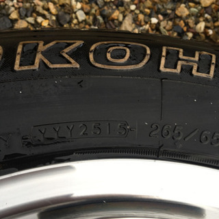 スタッドレスタイヤ　265/65/17