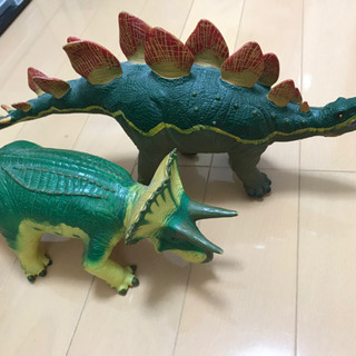 恐竜　フィギュア　4000円から値引き