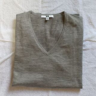 ユニクロ  Vネックセーター  XLサイズ  (未使用)【受け渡...