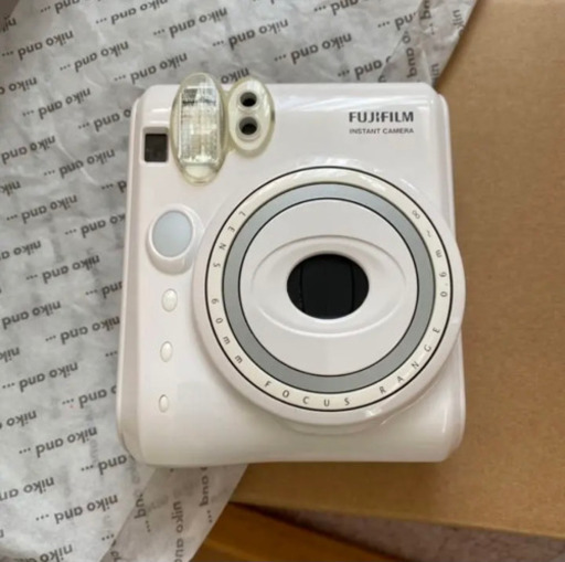 Gw'セール！チェキ 富士フイルム インスタントカメラ 白！