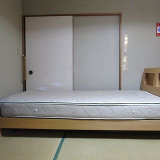 木製フレーム　シングルベッド