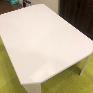 ローテーブル（黒・白1台ずつ）