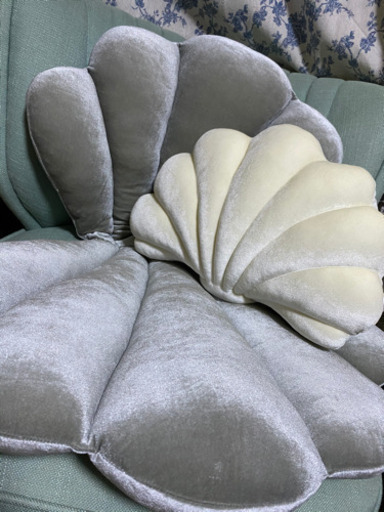 フランフランシェルクッション2点 夏織 春日の家具の中古あげます 譲ります ジモティーで不用品の処分