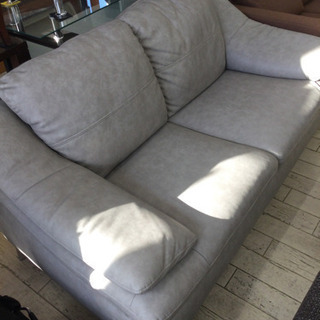 1/4 【超✨美品✨】 福岡 東区 12万円購入 モダンstyle 2P ソファ ソファー 2人掛け 椅子 スタイリッシュ デザイン グレー 灰色 ソフトレザー クール オシャレ