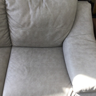 1/4 【超✨美品✨】 福岡 東区 12万円購入 モダンstyle 2P ソファ ソファー 2人掛け 椅子 スタイリッシュ デザイン グレー 灰色 ソフトレザー クール オシャレ