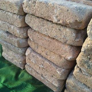 新品@150円 レンガ アンティーク調 で 100個 超 あります。 新品@150円 レンガ アンティーク調 で 100個 超 あります。