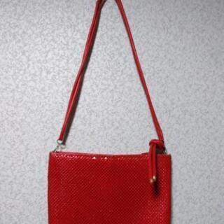 赤いキラキラショルダーバッグ
