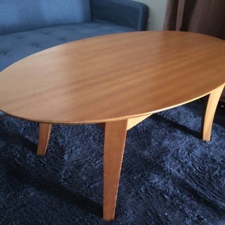 楕円形のローテーブル