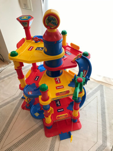 おもちゃ　ポリシエ　パークタワー　車付き