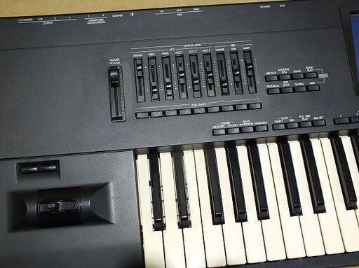 苫小牧バナナ】KORG/コルグ オーディオ キーボード シンセサイザー 61 